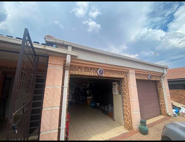 3 BEDROOM HOUSE FOR SALE IN AERORAND